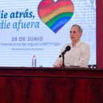 Peso pierde 0.22%; dólar cotiza en $23.49 por unidad en bancos