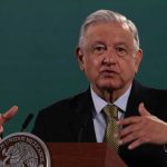 Un aspiracionista llega enojado a vacunarse; los pobres agradecen: AMLO