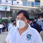 Alcaldesa de Cuauhtémoc regaló billetes pegados a pelotas en acto oficial