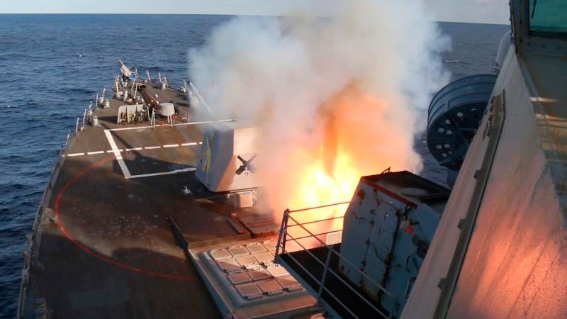 Choque en aguas profundas: submarino estadounidense hunde fragata iraní en el Índico